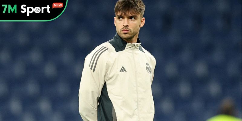 Raul Asencio - Từ đỉnh cao kỳ vọng tới hố sâu tuyệt vọng 7 Raul Asencio đã có màn trình diễn thảm họa trước PSG